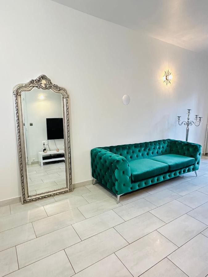 Jabeen's House Bedroom 1 *